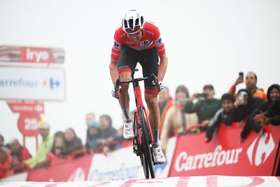 ‘I’m not sure it will last that long’ – Ben O’Connor saves Vuelta a España lead but red jersey briefly lost on Lagos de Covadonga