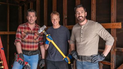 Tony Hawk maximizes the potential of a small garage with the Property Brothers – it embodies cozy, laid-back design