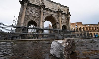 Constantine Arch in Rome damaged by lightning during violent storm