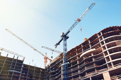 3 REITs to Buy Hitting 52-Week Highs