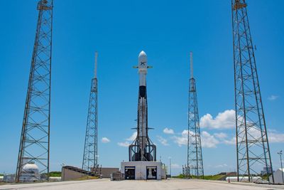 Watch 2 SpaceX rockets launch new Starlink fleet and secret US spy satellite in space doubleheader today (Sept. 5)