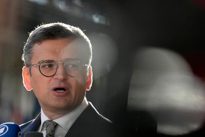 Surprise exit: Resignations from Ukrainian government include nation's top diplomat