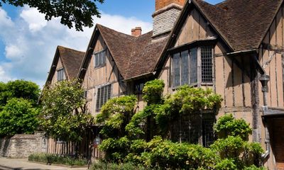 US playwright donates £1m to save home of Shakespeare’s daughter