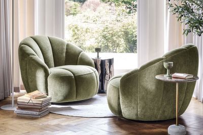 How to work the stylish swivel chair trend