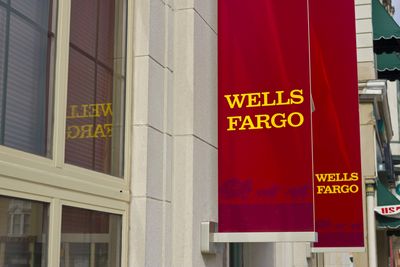 Is Wells Fargo Stock Underperforming the S&P 500?