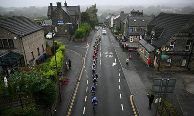 Steve Williams wins ‘chaotic’ Tour of Britain third stage to extend race lead