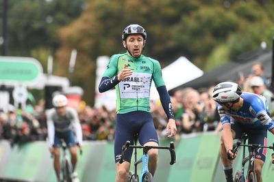 Tour of Britain: Stevie Williams takes sprint win on stage 3