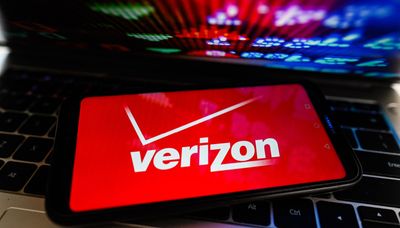 Verizon to Buy Frontier Communications, Hikes Dividend