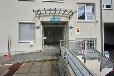 Man who threatened to kill officers at German police station believed to have extremist motive