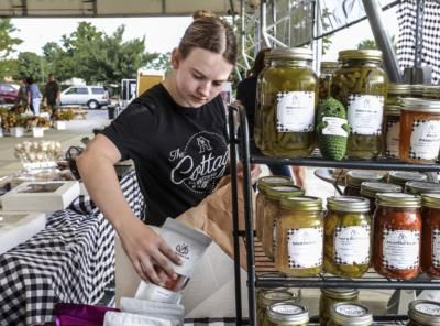 US Job Market Shows Signs Of Cooling In August