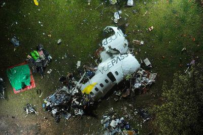 Cockpit audio indicates problems with de-icing in last month's deadly plane crash, investigators say