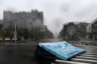 Typhoon Yagi kills 2 and injures 92 in China's Hainan as it makes its way to northern Vietnam