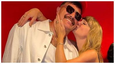 Travis Kelce and Taylor Swift SPOTTED on pizza date night in New York City - WATCH