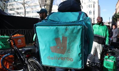 Deliveroo accused of paying drivers below agreed minimum of £12 an hour