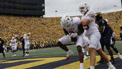 Bijan Robinson, Former College Stars Troll Michigan After Texas Rolls to Lopsided Win