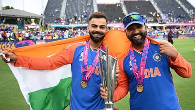 'Jab India jeetta hai toh Pakistan mein ... ': Former Pakistan captain brutally trolled for congratulating Rohit Sharma, Virat Kohli