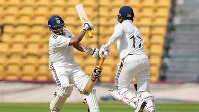 Duleep Trophy: Rishabh Pant, Sarfaraz Khan hand India B the edge