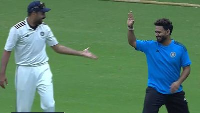 Rishabh Pant turns 'khabri' to know India A's plans - Watch