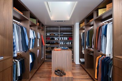 How Do You Make the Most Out of High Closet Shelves? 5 Tricks for Floor-to-Ceiling Storage