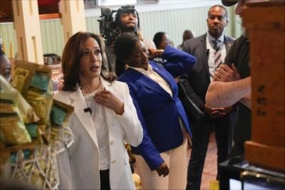 Kamala Harris Connects With Voters Through Personal Stories