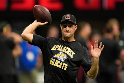 Atlanta Falcons wear T-shirts honoring school shooting victims before season opener