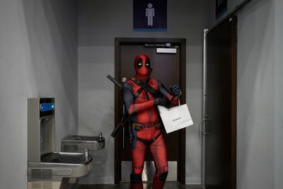 A patient photographer captures ‘Deadpool’ in a spontaneous moment at Comic-Con