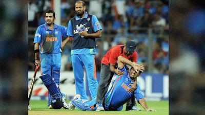 When MS Dhoni defied 'back pain' to guide India to 2011 World Cup title win - WATCH