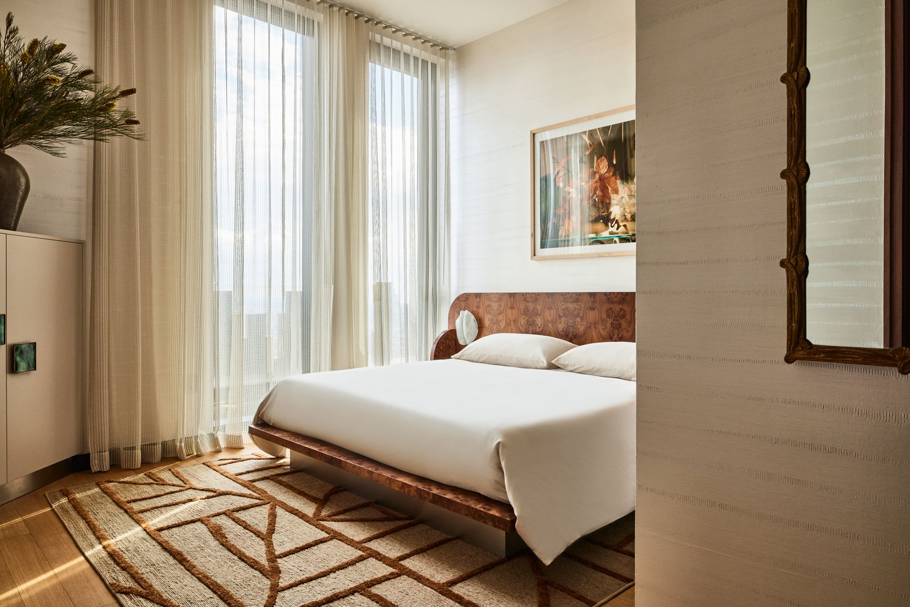 5 Ways to Store Clothes Without a Dresser That Are…