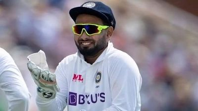 Rishabh Pant says no, but captain takes a review and loses it in Duleep Trophy - WATCH