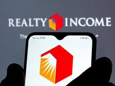 Realty Income Stock: Is O Outperforming the Real Estate Sector?