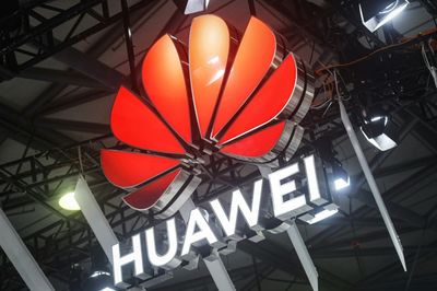 China's Huawei Unveils Triple-folding Phone