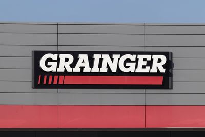 W.W. Grainger Stock: Is GWW Outperforming the Industrial Sector?