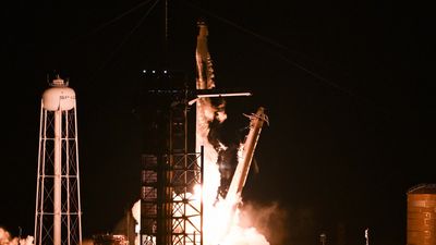 SpaceX launches Polaris Dawn astronauts to attempt world's 1st-ever private spacewalk (video)