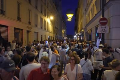 Paris Businesses Struggle Despite Increased Tourist Numbers