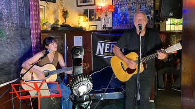 “You're going to come and upstage me? OK, great”: David Gilmour surprises pub-goers with acoustic rendition of Pink Floyd classic accompanied by daughter Romany