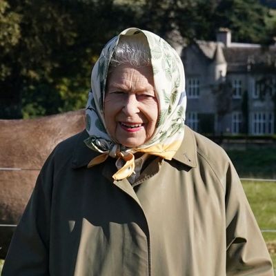 Queen Elizabeth Hilariously Told Tourists in Balmoral She'd Never Met the Queen