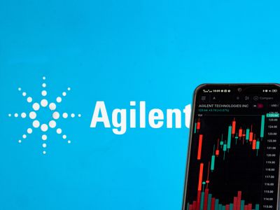 How Is Agilent Technologies’ Stock Performance Compared to Healthcare Stocks?