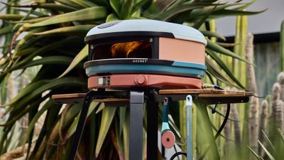 Gozney's Collab With Hedley & Bennett Unveils a Stylish Pizza Oven That'll Take Your Alfresco Dining to a Whole New Level