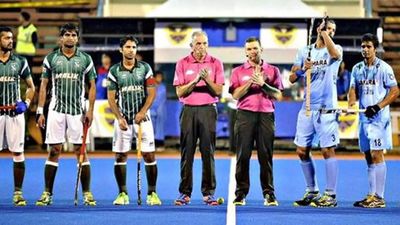 When Indian hockey star arranged Banarasi sarees for marriage of Pakistani player's sister