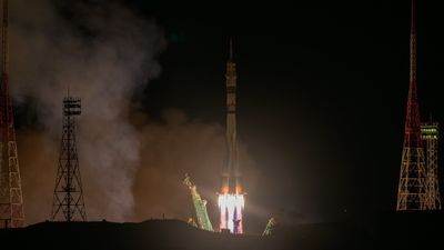 Soyuz rocket launches new US-Russian crew of 3 to ISS (video)