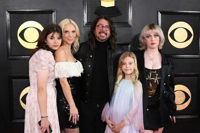 Grohl fathers child outside marriage