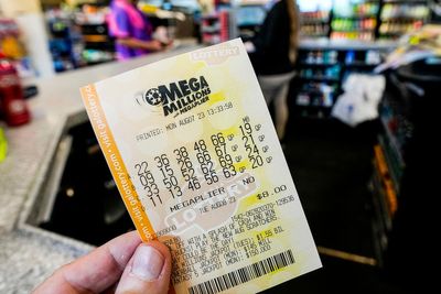 Mega Millions player wins stunning $800 million jackpot