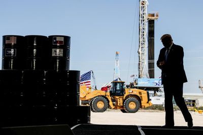 Climate experts lament Harris’s vow to keep fracking in debate with ‘walking oil spill’ Trump