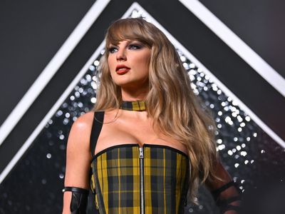 Taylor Swift fans obsess over her punk-inspired 2024 VMAs look