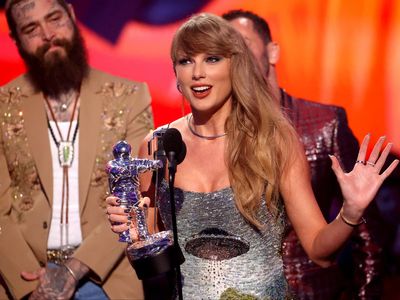 Taylor Swift gushes over Travis Kelce during MTV VMAs acceptance speech: ‘My boyfriend’