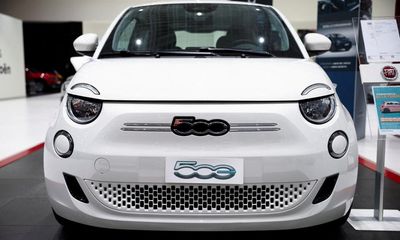 Production of electric Fiat 500 halted for lack of European orders