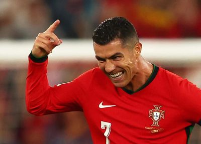 1 BILLION followers! Cristiano Ronaldo creates social media history