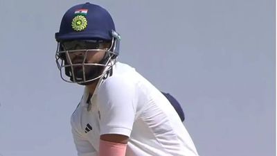 Shreyas Iyer comes out to bat wearing sunglasses, falls for a duck in Duleep Trophy