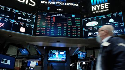 Stock Market Today: Stocks end higher amid flip on big Fed rate cut bets