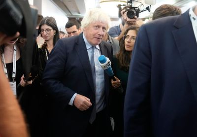 Boris Johnson pressures Starmer and Biden to let Ukraine use long-range missiles after Zelensky meeting